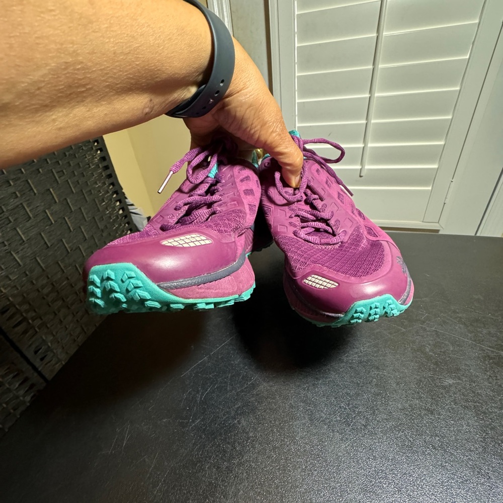 The North Face size 7.5 sneakers - Picture 9 of 12